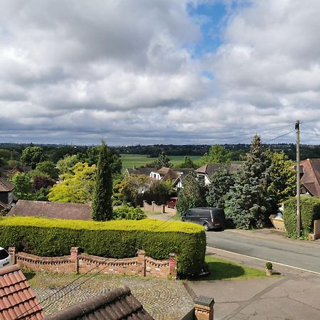 Modernised Luxury Family Home In Theydon Bois With London Skyline Views Luaran gambar