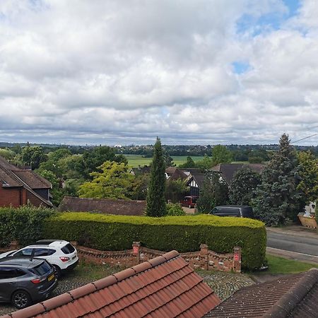 Modernised Luxury Family Home In Theydon Bois With London Skyline Views Luaran gambar