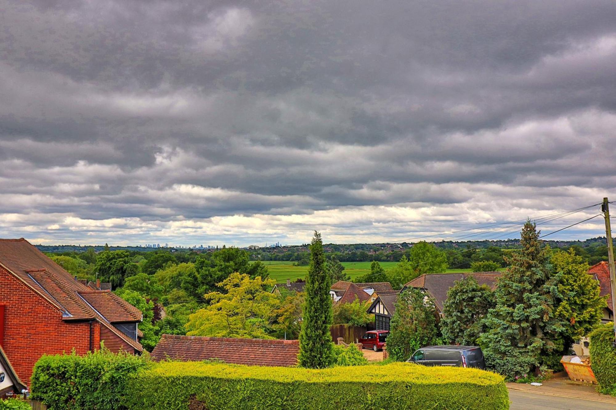 Modernised Luxury Family Home In Theydon Bois With London Skyline Views Luaran gambar